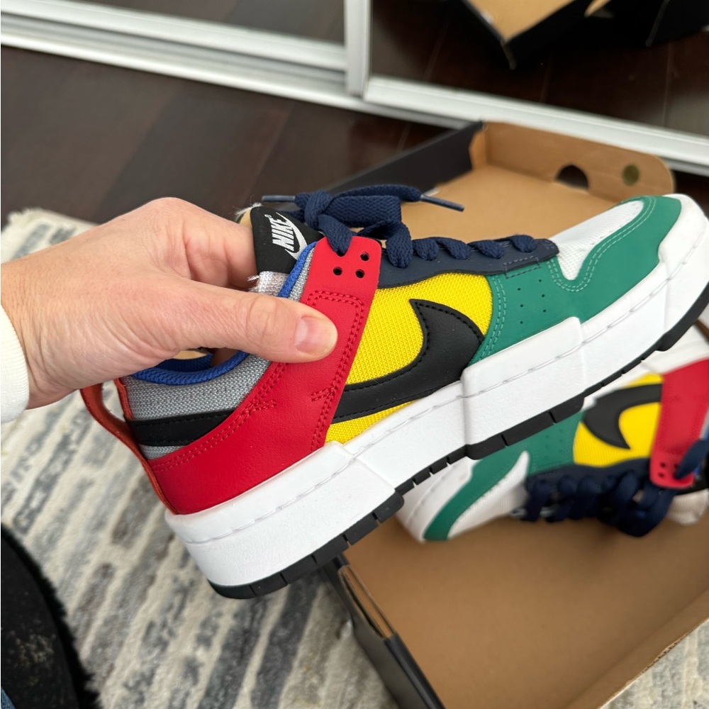 Nike Red and Green Sneakers Vibrant Color-Blocking Design
